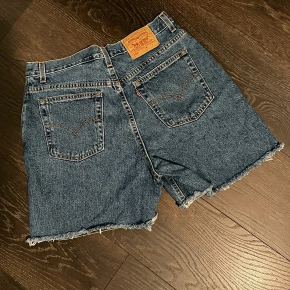 Levi's Light Blue Frayed Hem Jean Shorts - Picture 3 of 7